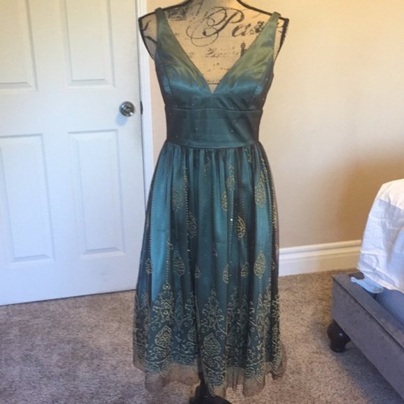 Adrianna Papell Dresses & Skirts - Adrianna Papell Boutique Festive Cocktail Dress